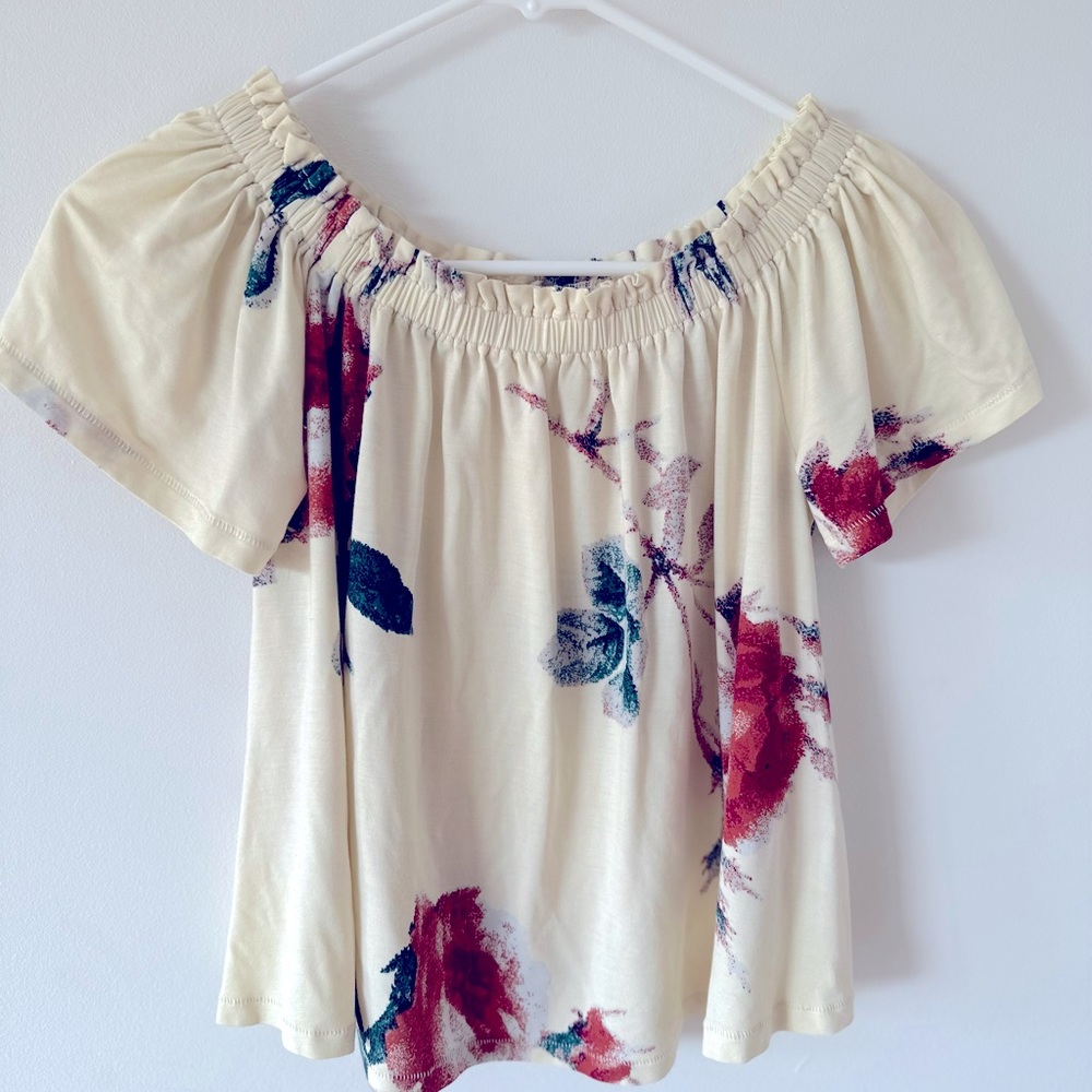 Aritzia Wilfred Sartre Off-The-Shoulder T-Shirt Floral